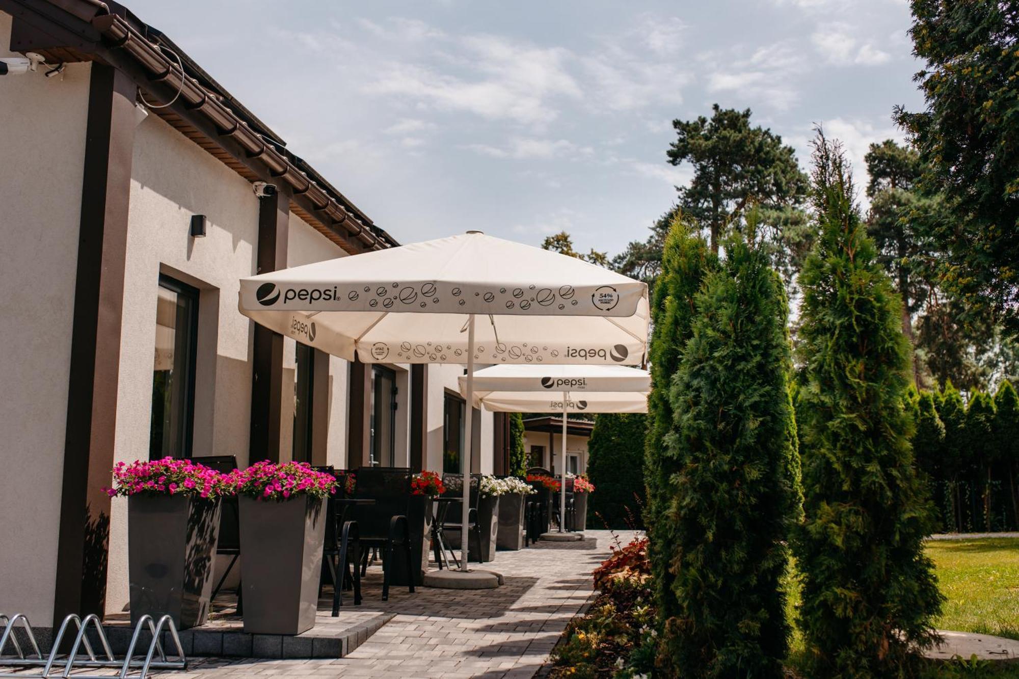 Raba Resort - Domki I Apartamenty Pod Krakowem Гдув Экстерьер фото